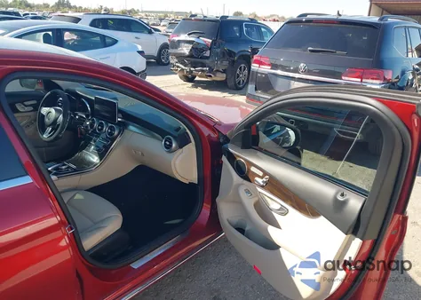 2018 Mercedes-Benz C 300 4Matic z USA, uszkodzony, nr VIN WDDWF4KB1JR319618